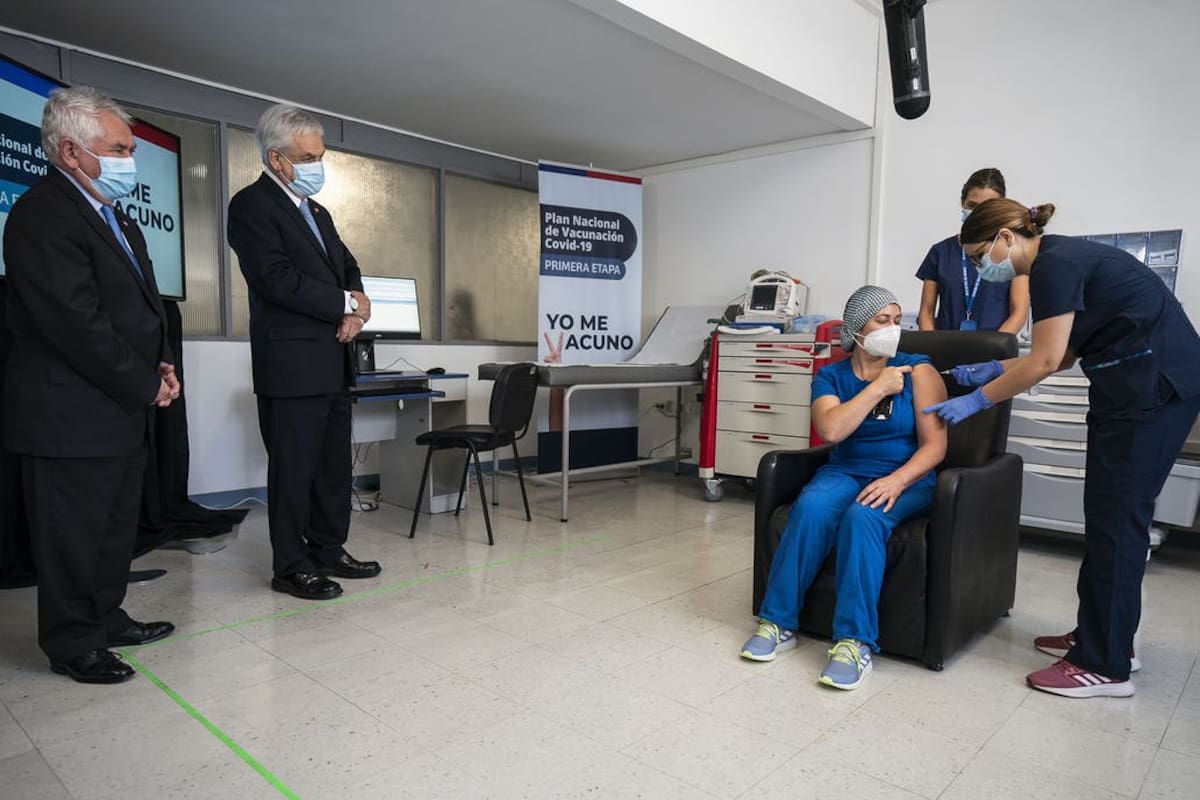 El ministro de Salud de Chile, Enrique Paris, admitió hoy que ese país experimenta un "rebrote" del coronavirus y dejó abierta la posibilidad de que Santiago vuelva a entrar en cuarentena, luego de el número más alto de contagios desde el 25 de junio.