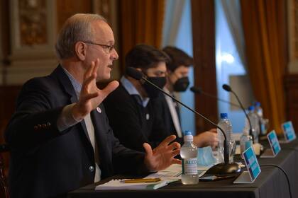 El ministro de Salud de la provincia, Daniel Gollán, defendió las medidas de aislamiento