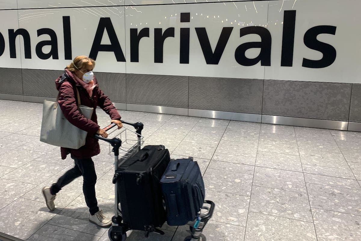 El ministro de Salud, Matt Hancock, anunció las restricciones para los viajeros