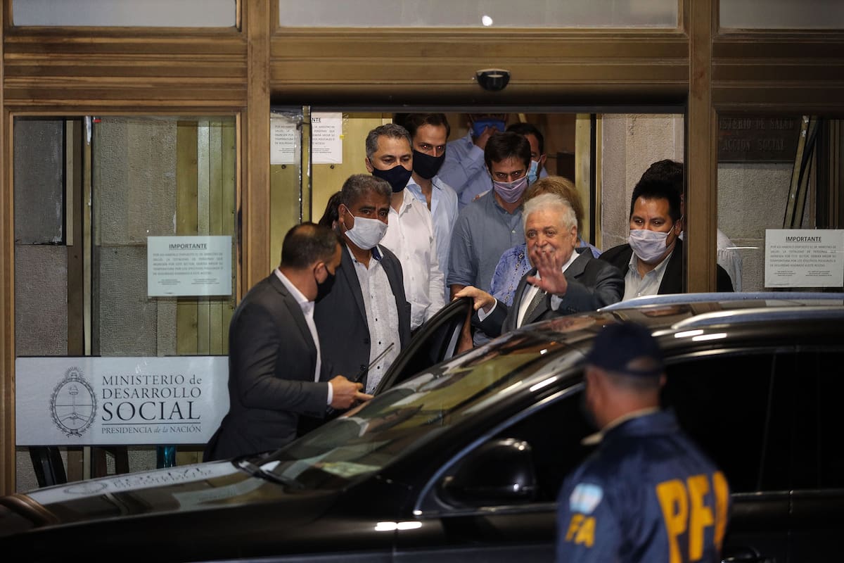 El ministro de Salud y accion social, Gines Gonzalez Garcia, presento su renuncia luego de que trascendiera que conocidos fueron vacunados contra el Covid19 en el ministerio.
PTC Foto: Hernan Zenteno 19_2_21