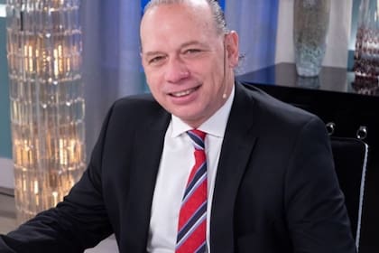 El ministro de Seguridad bonaerense recibió un simpático reto por parte de Viale para que dejara de hablar en el momento de la presentación del postre