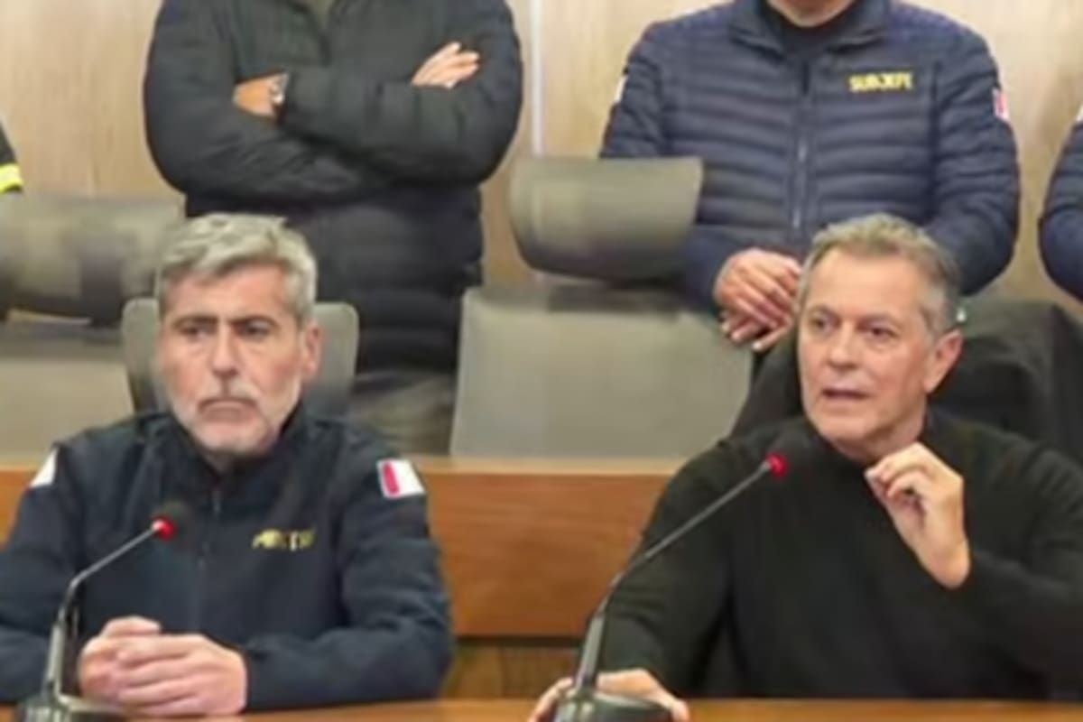El ministro de Seguridad de Córdoba, Juan Pablo Quinteros, y el fiscal Raúl Garzón en conferencia de prensa