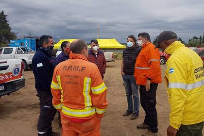 El ministro de seguridad de Córdoba, reunido con bomberos en Capilla del Monte