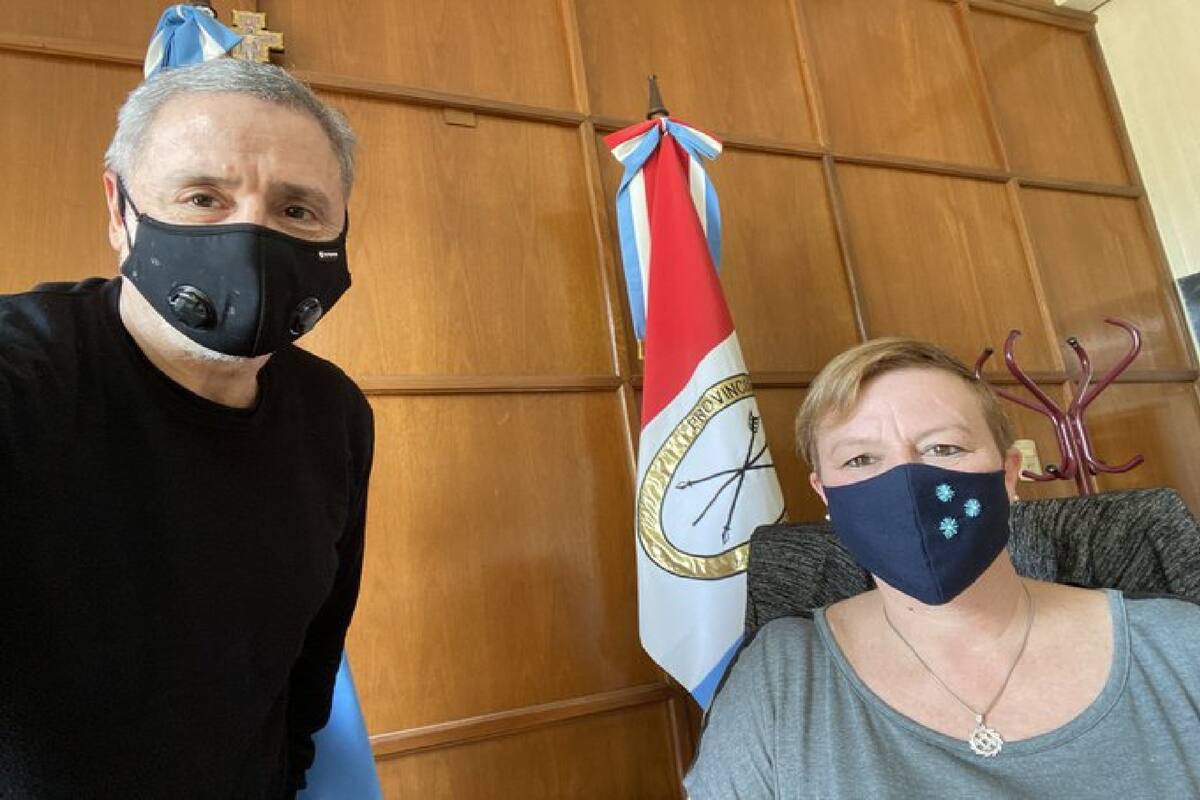 El ministro de Seguridad de Santa Fe, Marcelo Saín, junto a la comisaria Emilce Chimenti, la nueva jefa de la fuerza provincial