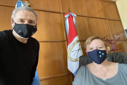 El ministro de Seguridad de Santa Fe, Marcelo Saín, junto a la comisaria Emilce Chimenti, la nueva jefa de la fuerza provincial