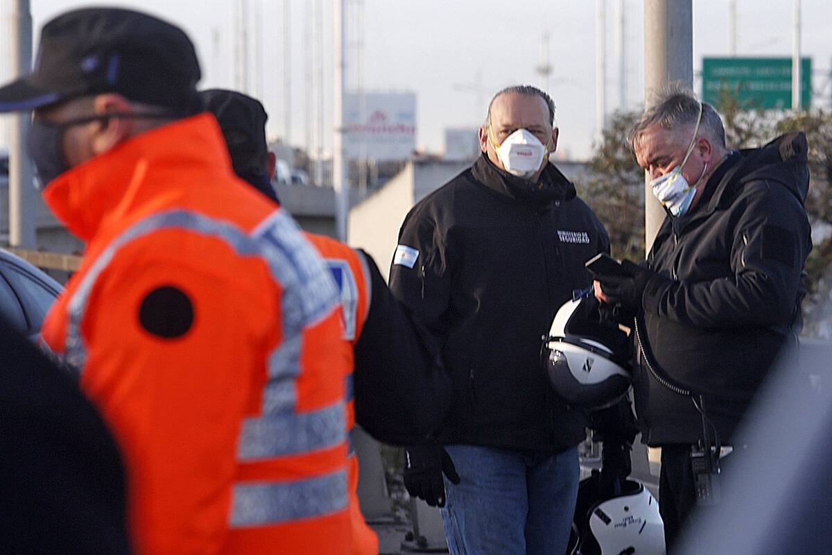El ministro de Seguridad provincial, Sergio Berni, en el Puente La Noria