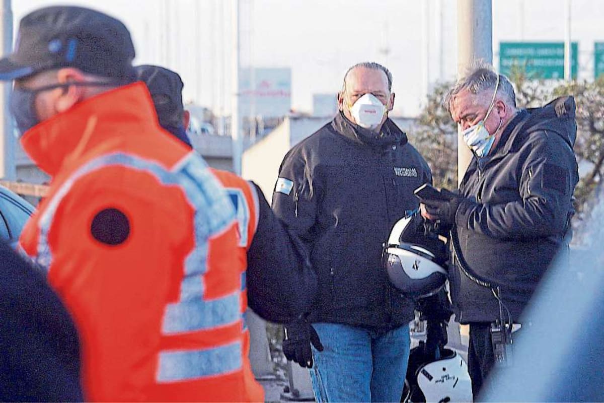 El ministro de Seguridad provincial, Sergio Berni, en el Puente La Noria