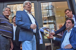 Triaca amenaza con aplicarle una sanción multimillonaria al gremio de Moyano