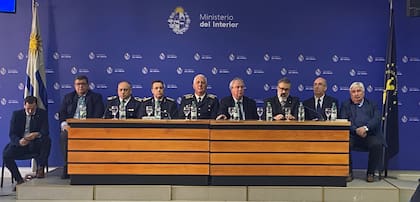 El ministro del Interior de Uruguay, Luis Alberto Heber, el juez Juan Manuel Giménez y funcionarios judiciales y policiales explicaron detalles del arresto del nuevo sospechoso del asesinato de Lola Chomnalez