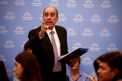 El ministro del Interior, Guillermo Francos, durante el debate en Diputados de la “ley ómnibus”