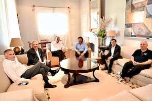 El ministro del Interior, Guillermo Francos, la semana pasada, en Salta, con gobernadores del norte