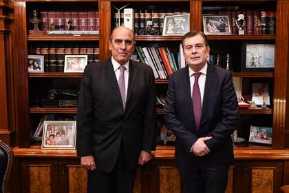 El ministro del Interior, Guillermo Francos, y el gobernador Gerardo Zamora, en Santiago del Estero