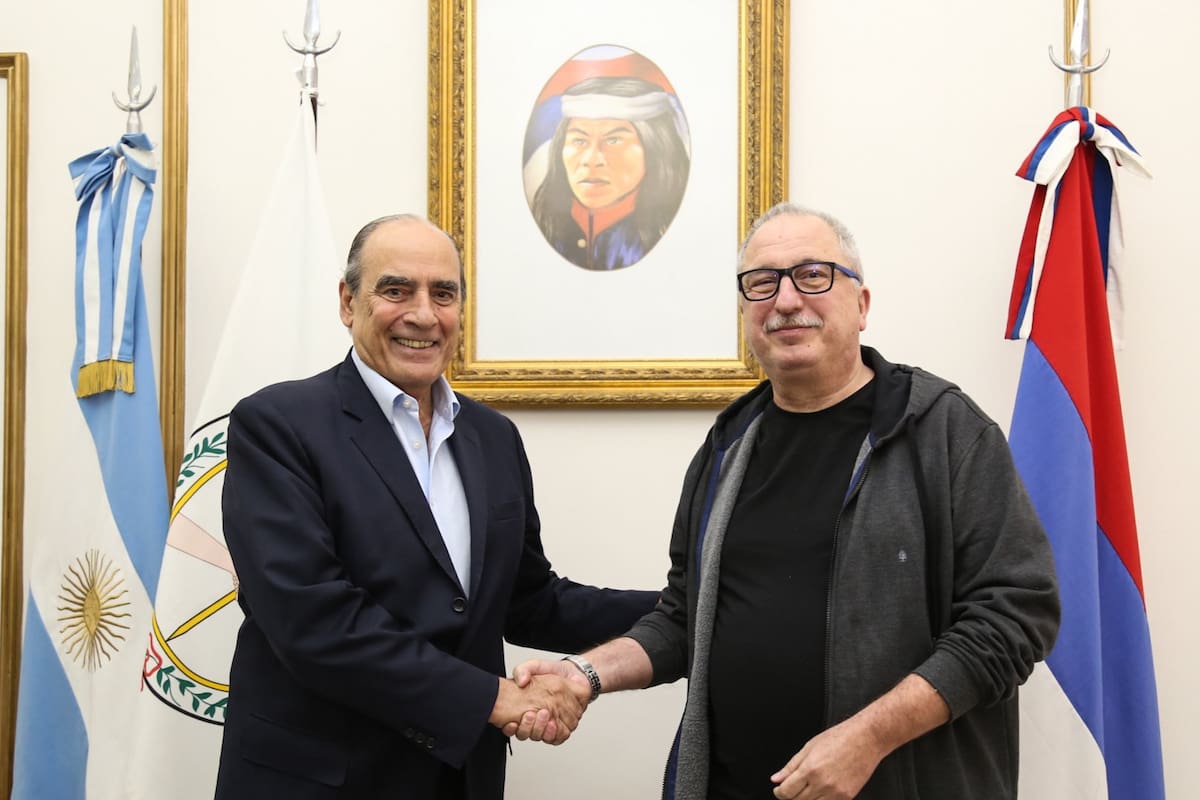 El ministro del Interior, Guilleromo Francos, junto con el gobernador de Misiones, Hugo Passalacqua, con quien tiene una gran sintonía personal