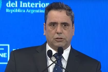 El ministro del Interior, Lisandro Catalán, habló desde el centro de cómputos