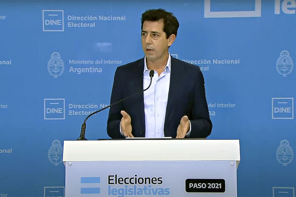 El ministro del Interior, Wado de Pedro, fue uno de los que presentó su renuncia