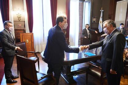 El ministro del Interior, Wado de Pedro, se reunió con las autoridades de la Cámara Nacional Electoral para discutir el operativo electoral y sus protocolos