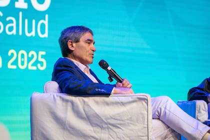 El ministro Fernán Quiros en el coloquio organizado por Women in Global Health