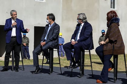 El ministro Ferraresi, en un acto junto a Alberto Fernández, Cristina Kirchner y Sergio Massa, la mesa chica del Frente de Todos.