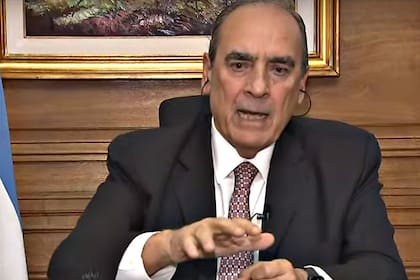 El ministro Francos durante la entrevista