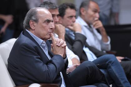 El ministro Guillermo Francos durante la conferencia de prensa de Luis Caputo en la Casa Rosada