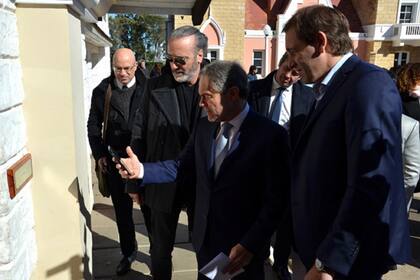 El ministro Gustavo Ferrari, junto al intendente de La Plata, Julio Garro, y el director de la República de los Niños, Manuel Wirtz