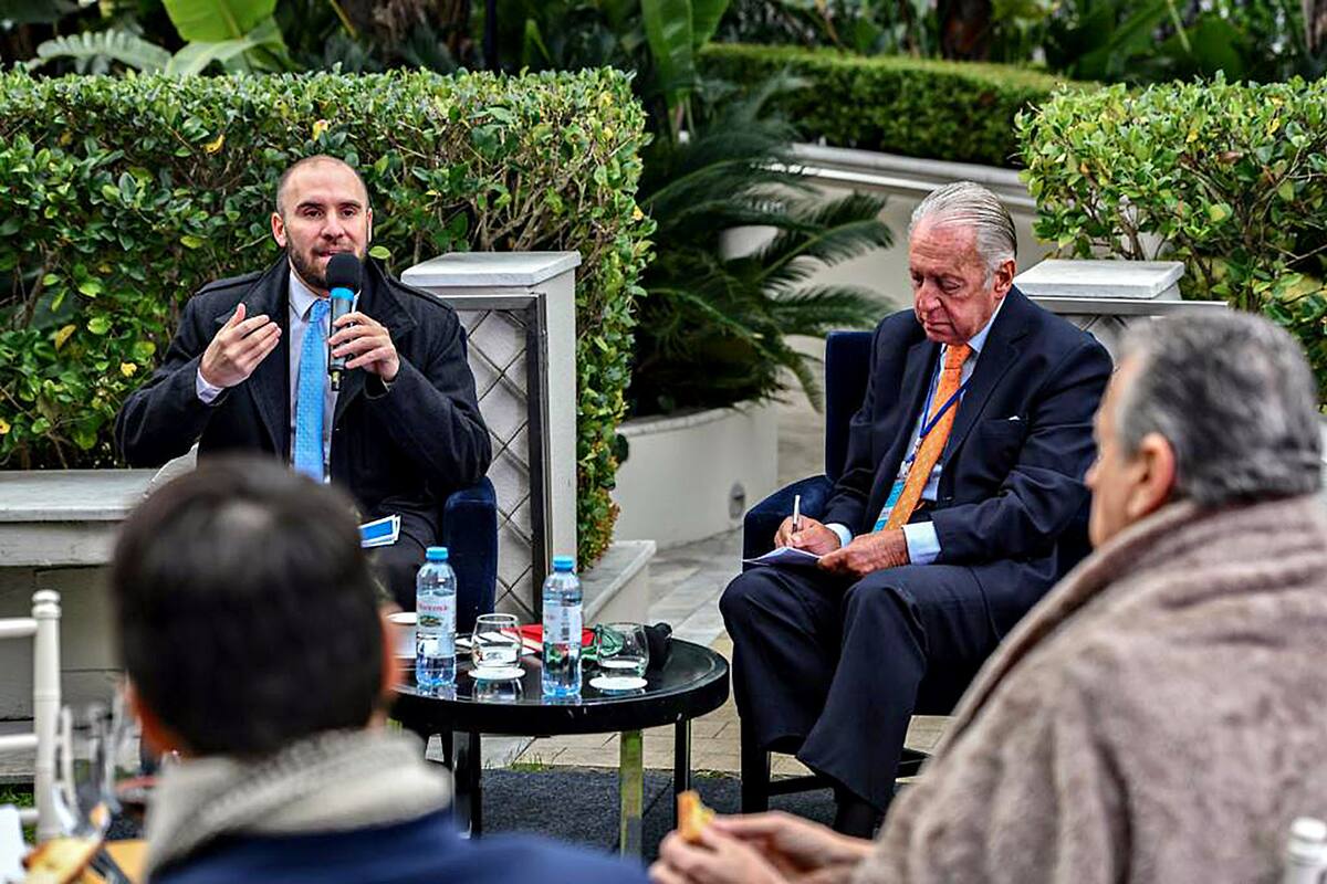 El ministro Guzmán, con la cúpula de la Unión Industrial Argentina, a mediados del año pasado