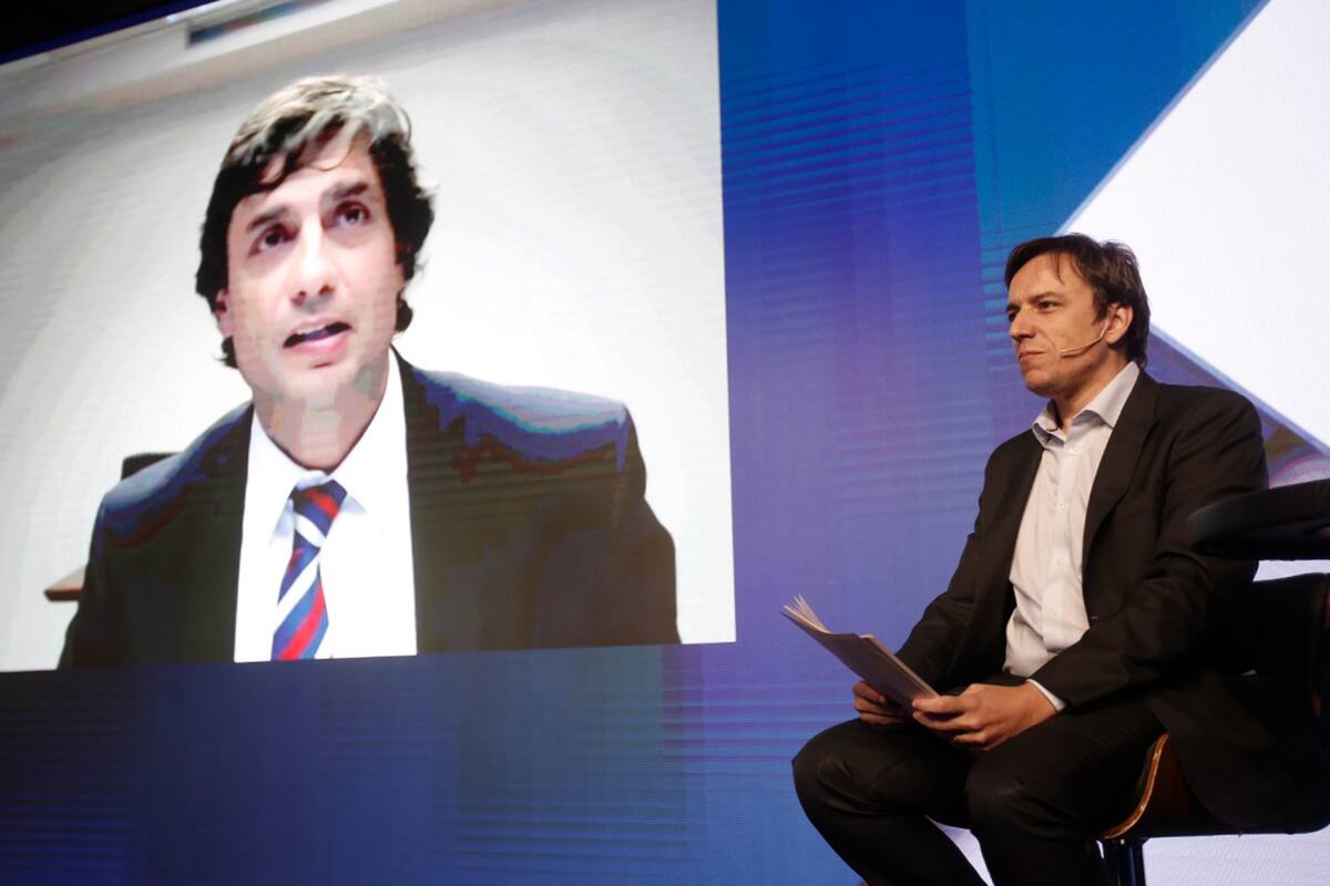 El ministro Hernán Lacunza durante la videoconferencia con José del Rio