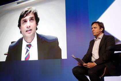 El ministro Hernán Lacunza durante la videoconferencia con José del Rio