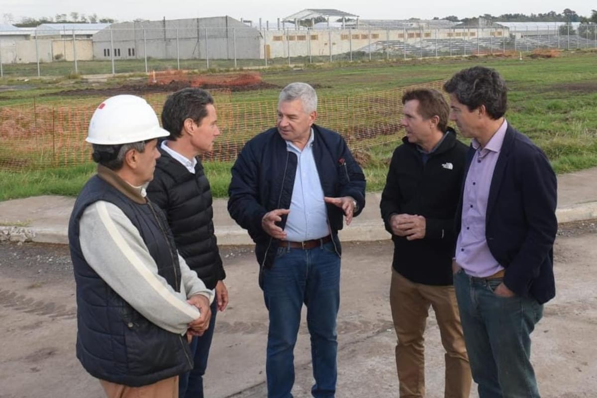 El ministro Horacio Giménez en la cárcel de Marcos Paz que esperan esté terminada en diciembre