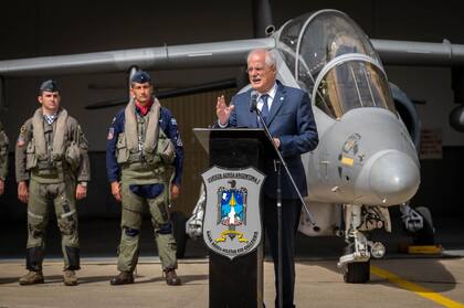 El ministro Jorge Taiana defendió la presencia militar argentina en el sur