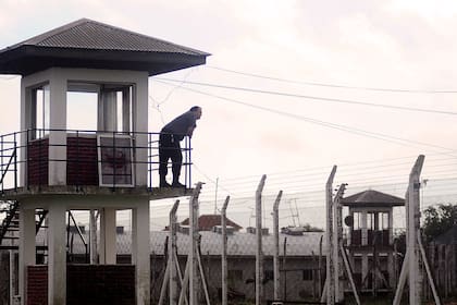 El ministro Julio Alak firmó la resolución para eliminar la dirección de inteligencia penitenciaria