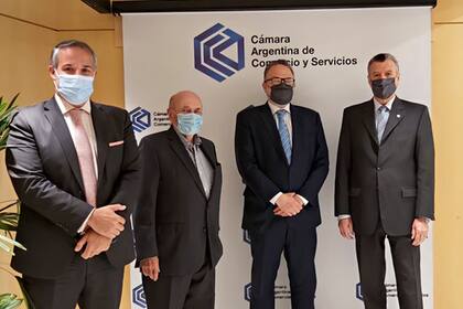 El ministro Kulfas con la cúpula de la Cámara Argentina de Comercio