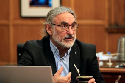 El ministro Luis Basterra