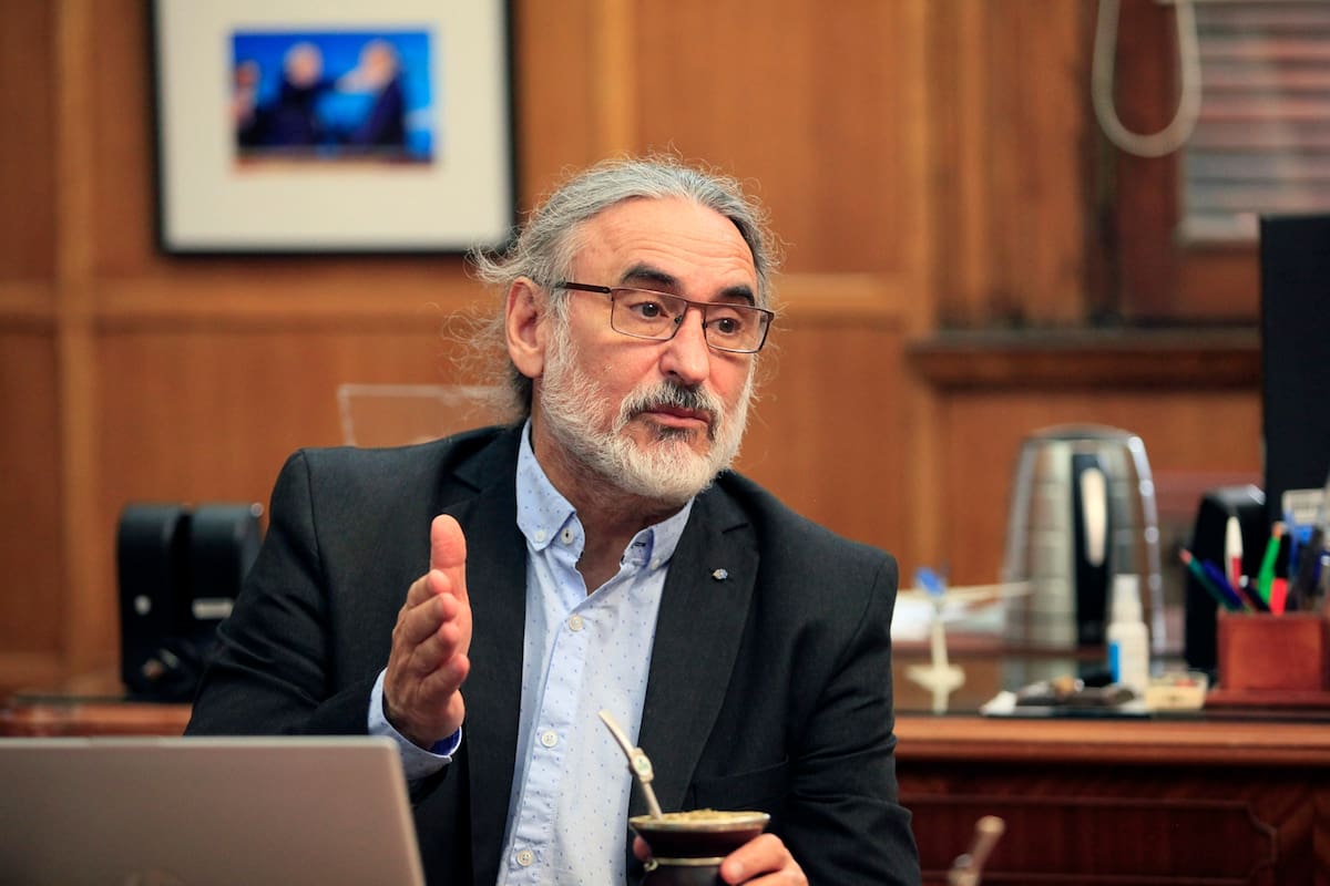 El ministro Luis Basterra