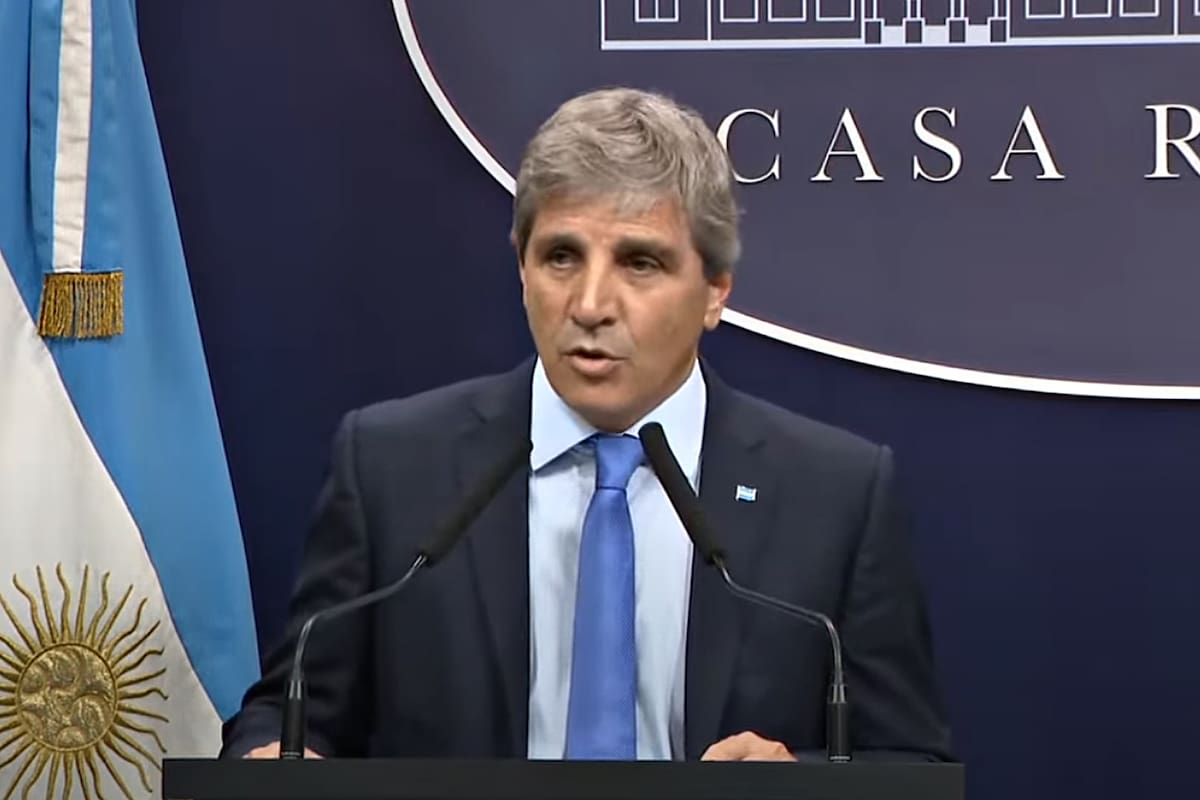 El ministro Luis Caputo anunció el levantamiento del cepo y la flotación del dólar
