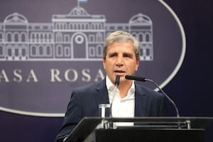 El ministro Luis Caputo en conferencia de prensa