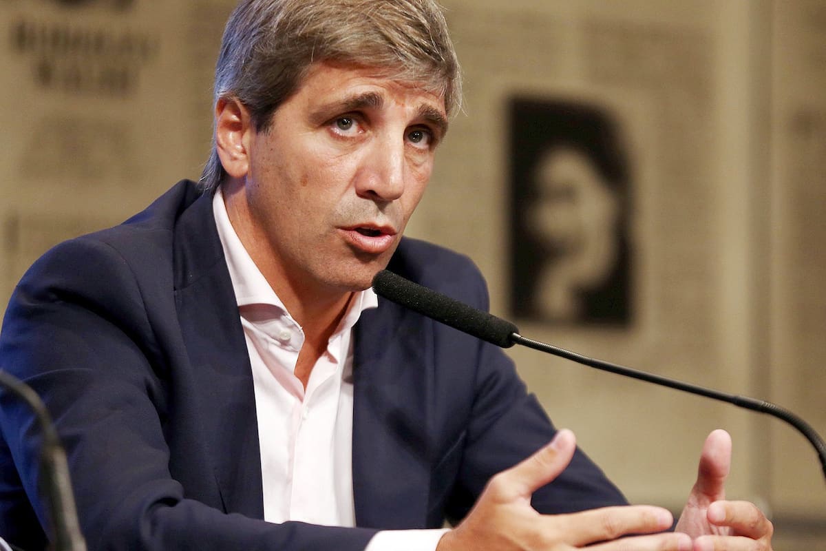 El ministro Luis Caputo responde en el Congreso por las empresas offshore y el aumento de la deuda