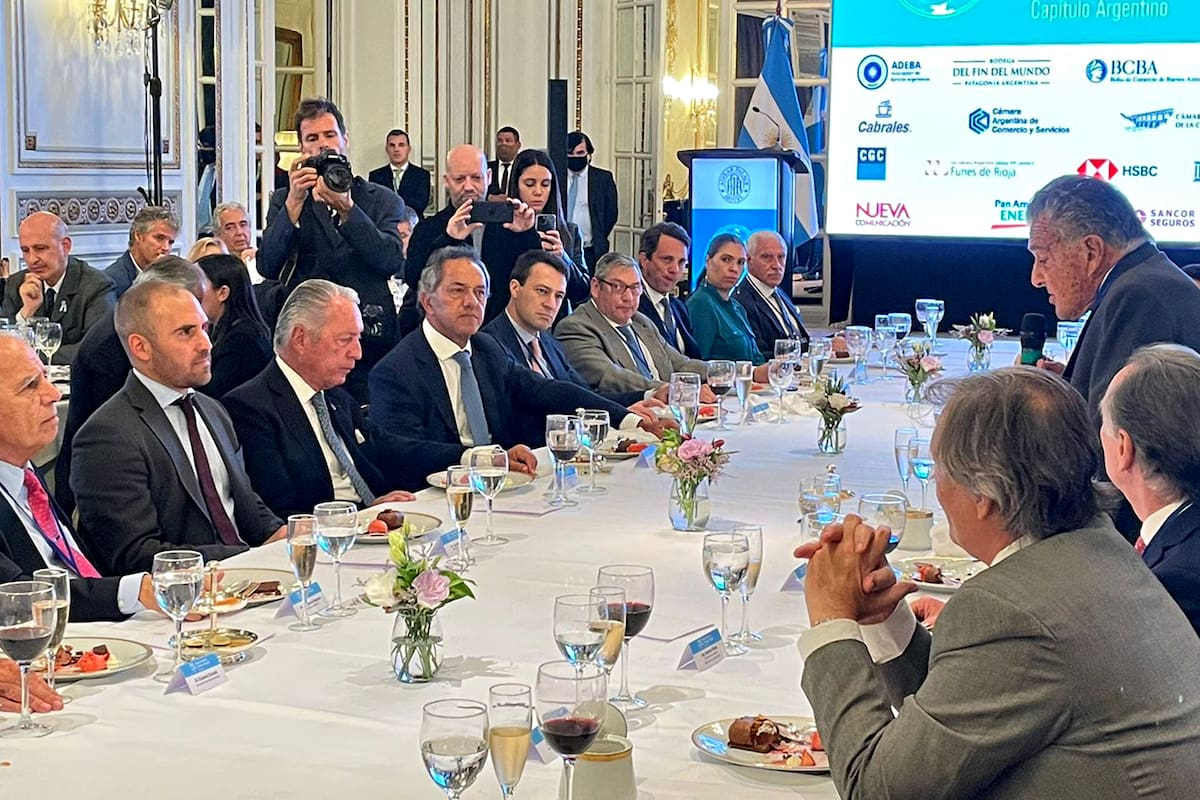 El ministro Martín Guzmán junto a empresarios este mediodía