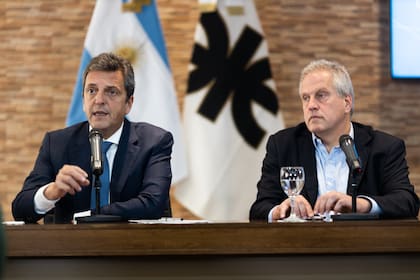 El ministro Massa junto a su par de Educación Jaime Perczyk