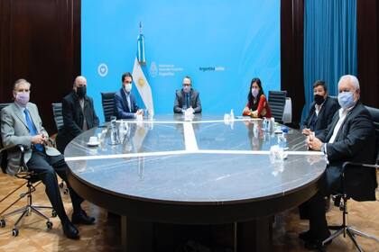 El ministro Matías Kulfas (en el centro) en la reunión con los referentes del Consejo Agroindustrial Argentino
