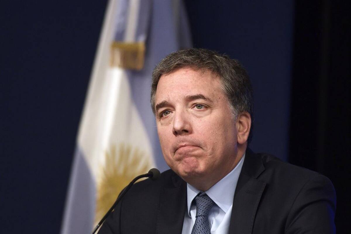 El ministro Nicolás Dujovne ayer durante la conferencia de prensa