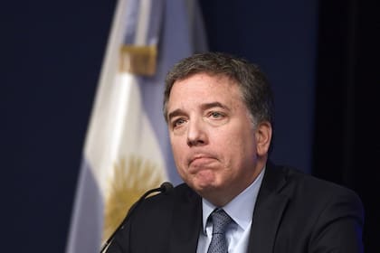 El ministro Nicolás Dujovne ayer durante la conferencia de prensa