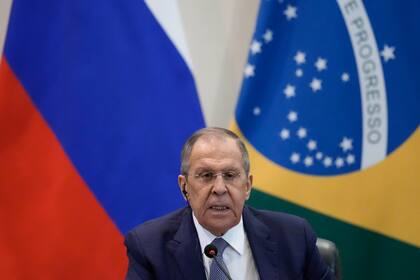 El ministro ruso de Asuntos Exteriores, Sergei Lavrov, hace una declaración conjunta con el ministro brasileño de Asuntos Exteriores, Mauro Vieira, en el Palacio de Itamaraty en Brasilia