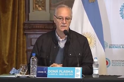 El ministro se mostró optimista ante la posibilidad de cierta "normalidad" para los festejos de fin de año y la temporada de verano, pero descartó el regreso a las aulas durante 2020