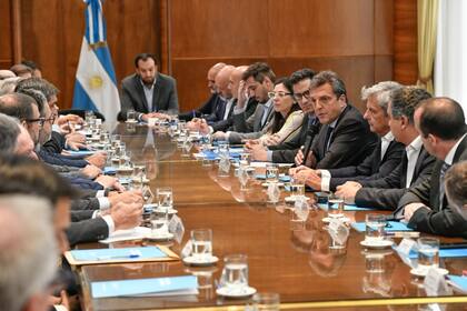 El ministro Sergio Massa se comprometió a solucionar el funcionamiento del sistema de importaciones en los próximos 15 días