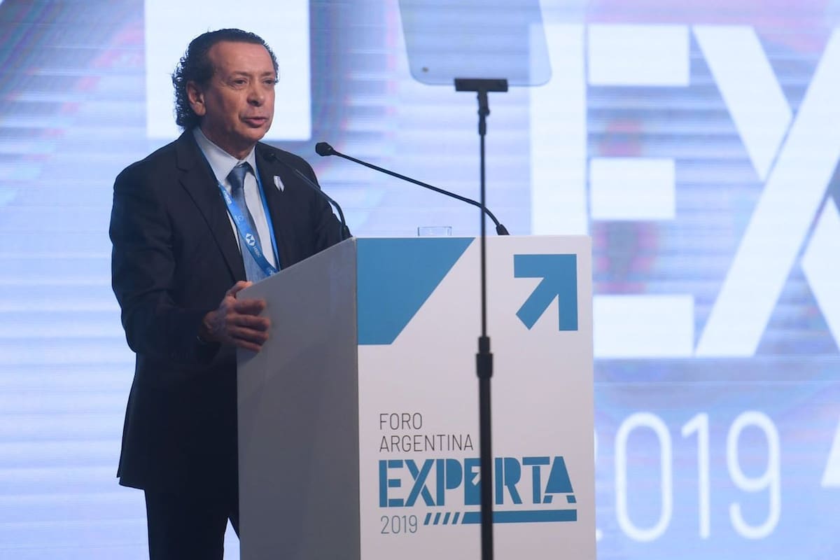 El ministro Sica, al presentar el plan de exportaciones