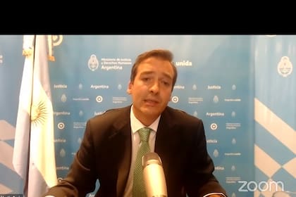 El ministro Soria al hablar en un conversatorio sobre Género y Poder Judicial