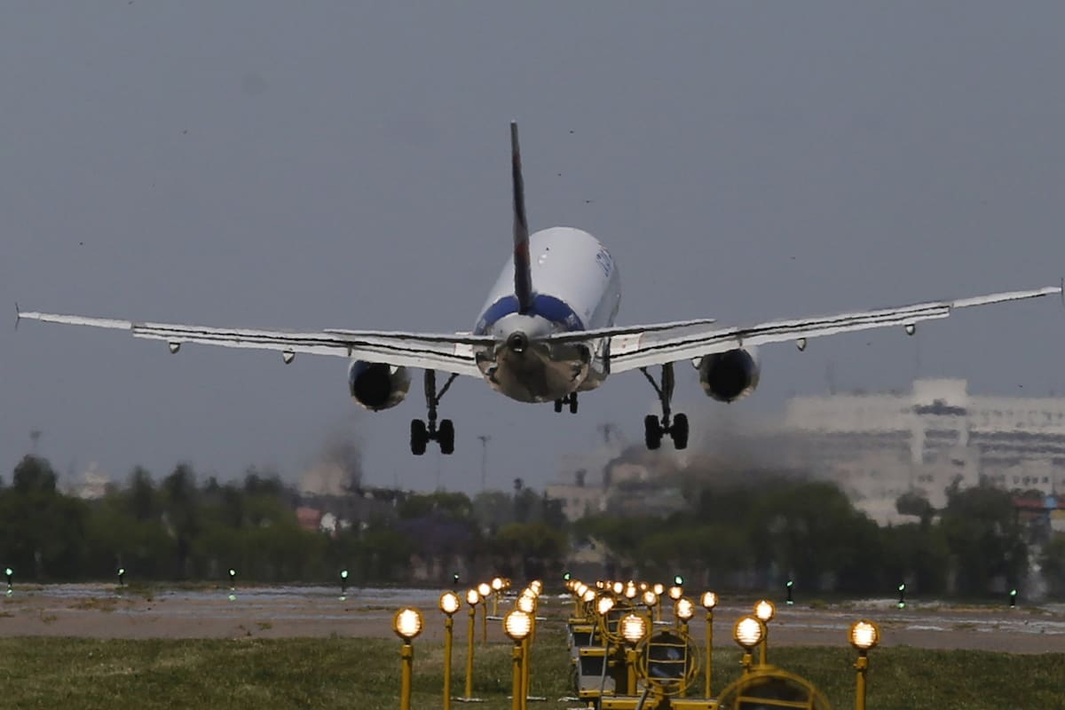 El ministro Sturzenegger celebró la ampliación de la flota de vuelos low cost en la Argentina.