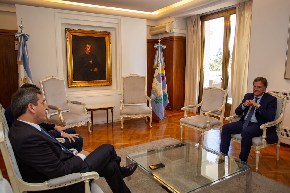 El ministro y candidato presidencial Sergio Massa se reunió con el gobernador de Mendoza, el radical Rodolfo Suárez