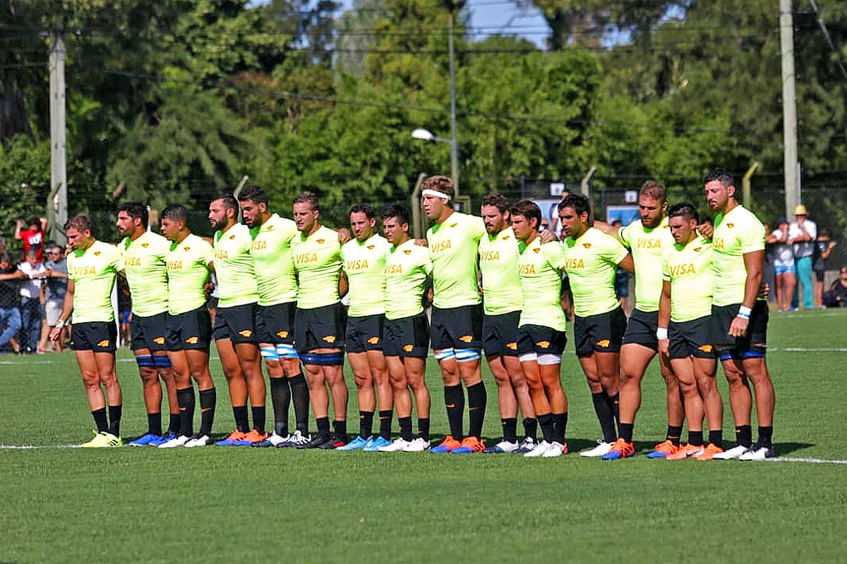 El minuto de silencio antes de comenzar el encuentro amistoso